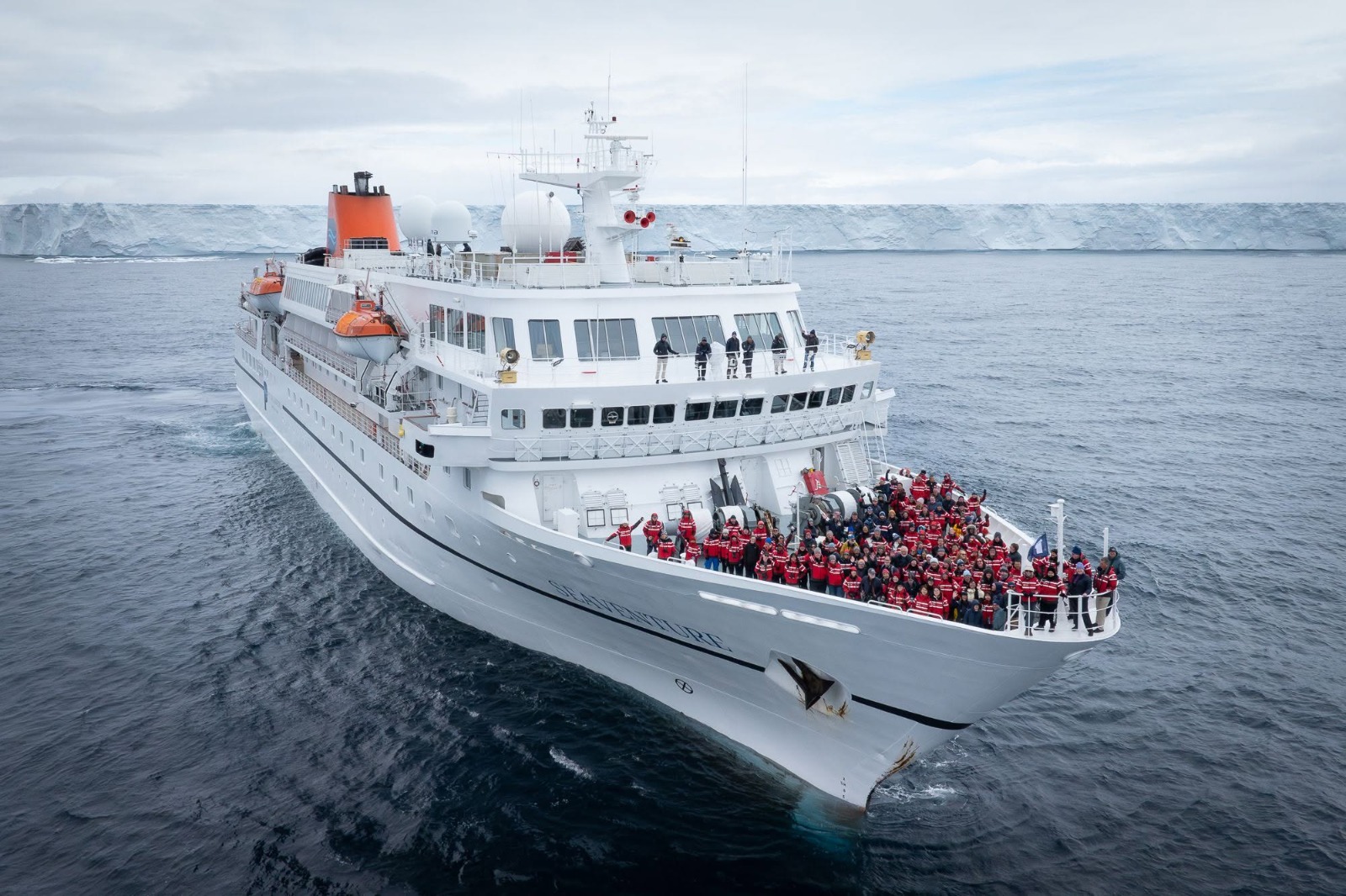 Expeditie polara sau croaziera clasica: care e diferenta?